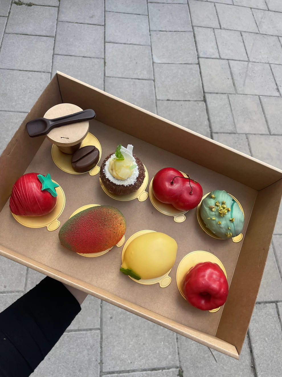 Fruit cake in a gift box of 8 pieces